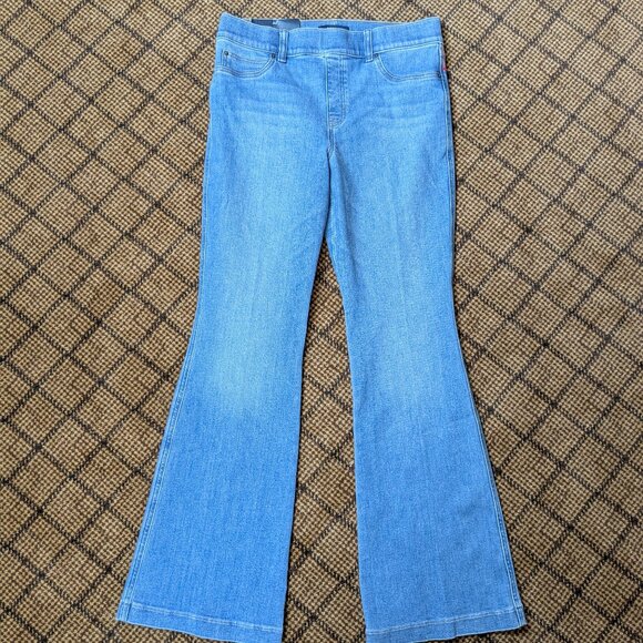NWT Spanx Pull-On Flare Jeans Womens Size Large Light Stonewash Blue Stretch - Picture 1 of 8